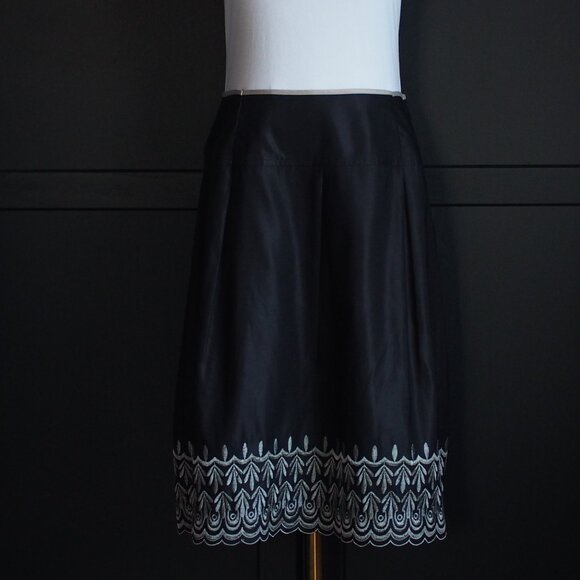 Old Navy | Vintage Black Embroidered Skirt - Picture 1 of 4